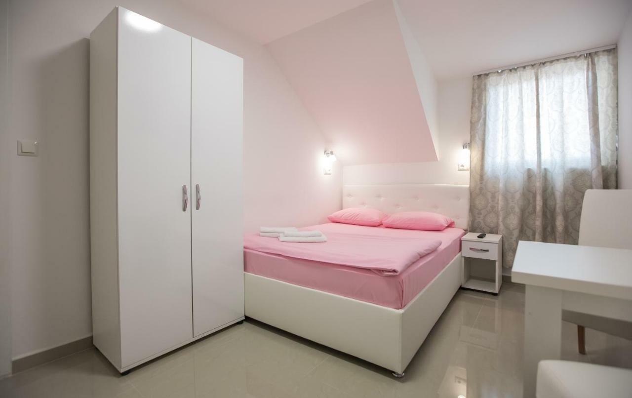 トゥズラ Pansion Kipovi Bed & Breakfast エクステリア 写真