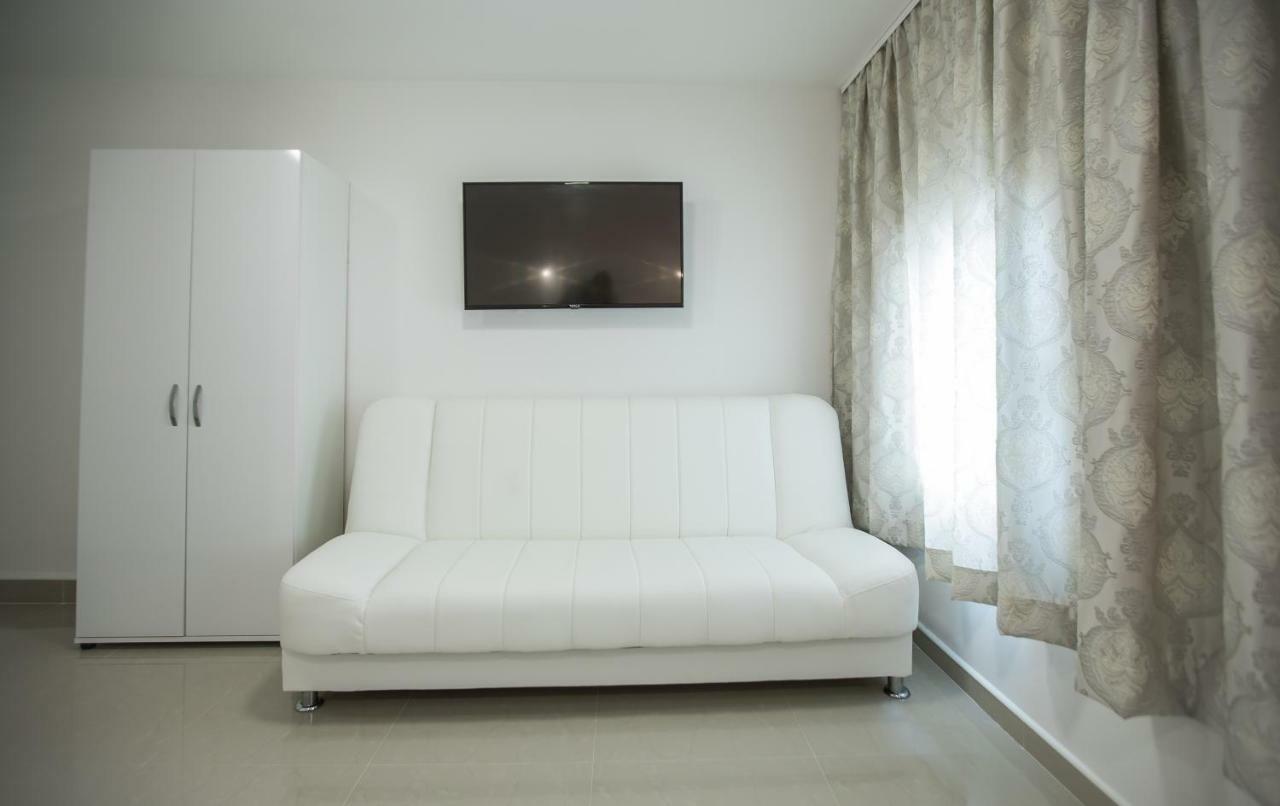 トゥズラ Pansion Kipovi Bed & Breakfast エクステリア 写真
