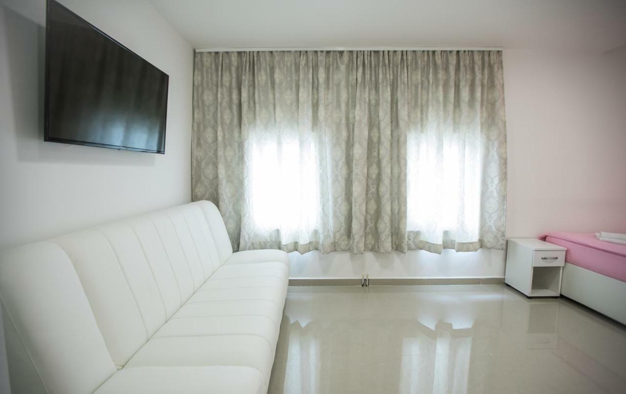 トゥズラ Pansion Kipovi Bed & Breakfast エクステリア 写真